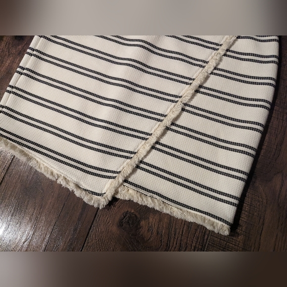 Ivanka Trump White & Black Striped Wrap Mini Skirt w Frayed Hemline Sz 8 Classic - Picture 2 of 14